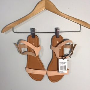 Light pink sandals with buckle